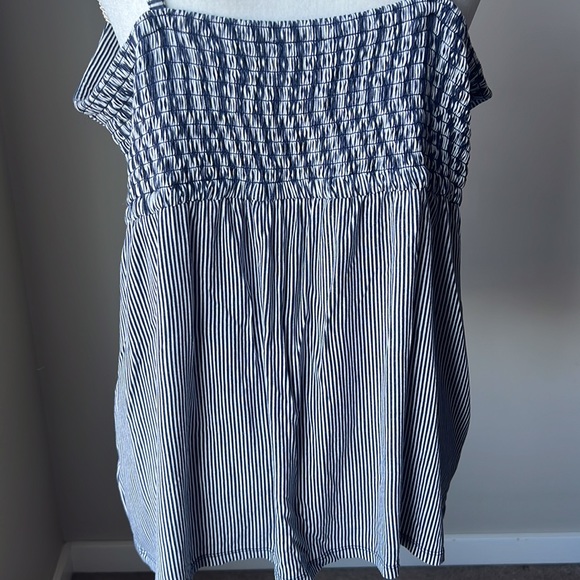 Ricki’s Top - Picture 9 of 11